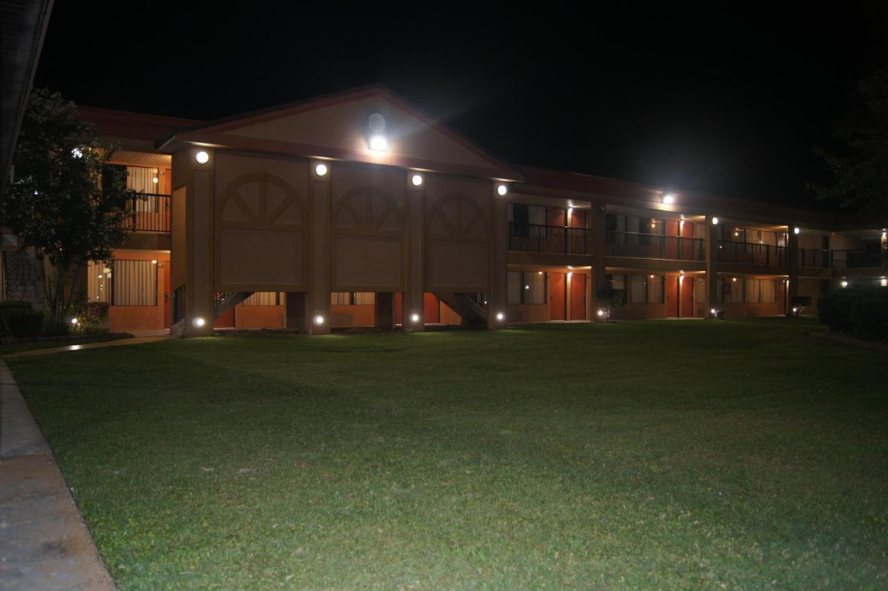 Days Inn By Wyndham Durham/Near Duke University Экстерьер фото