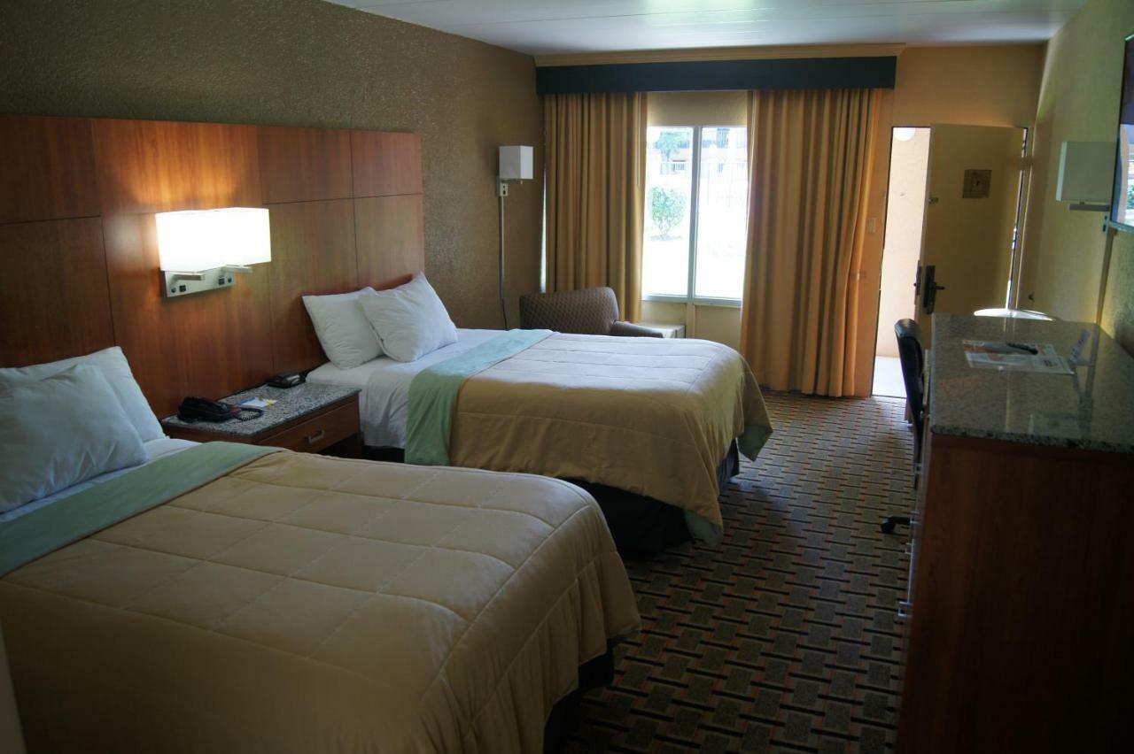 Days Inn By Wyndham Durham/Near Duke University Экстерьер фото