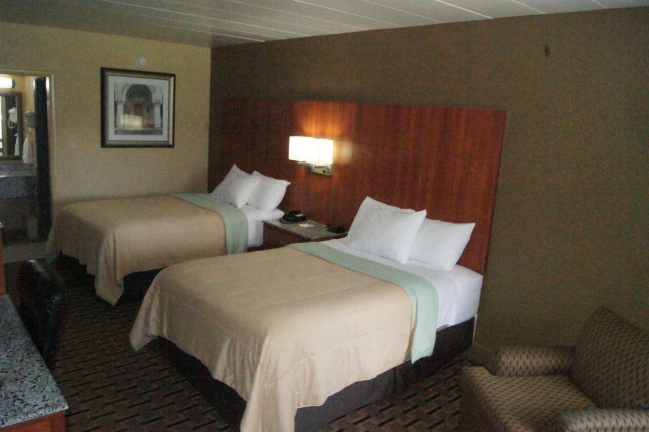 Days Inn By Wyndham Durham/Near Duke University Экстерьер фото