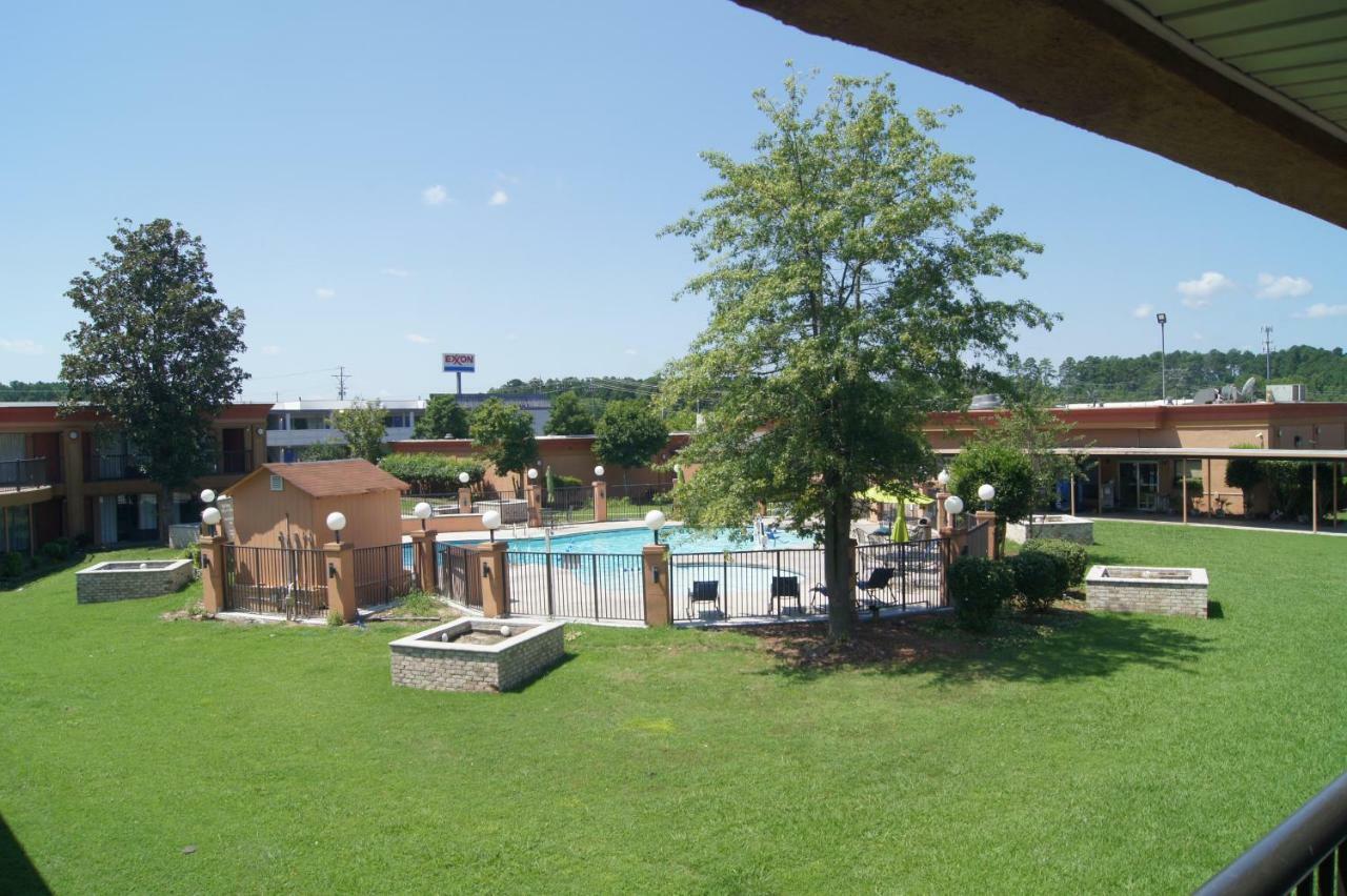 Days Inn By Wyndham Durham/Near Duke University Экстерьер фото
