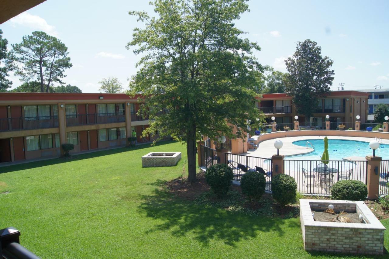 Days Inn By Wyndham Durham/Near Duke University Экстерьер фото